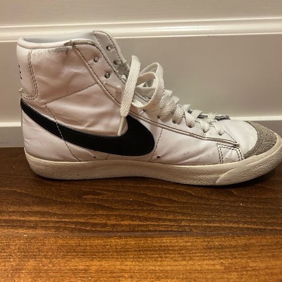 Nike White High-Top Sneakers with Black Swoosh - Picture 6 of 8